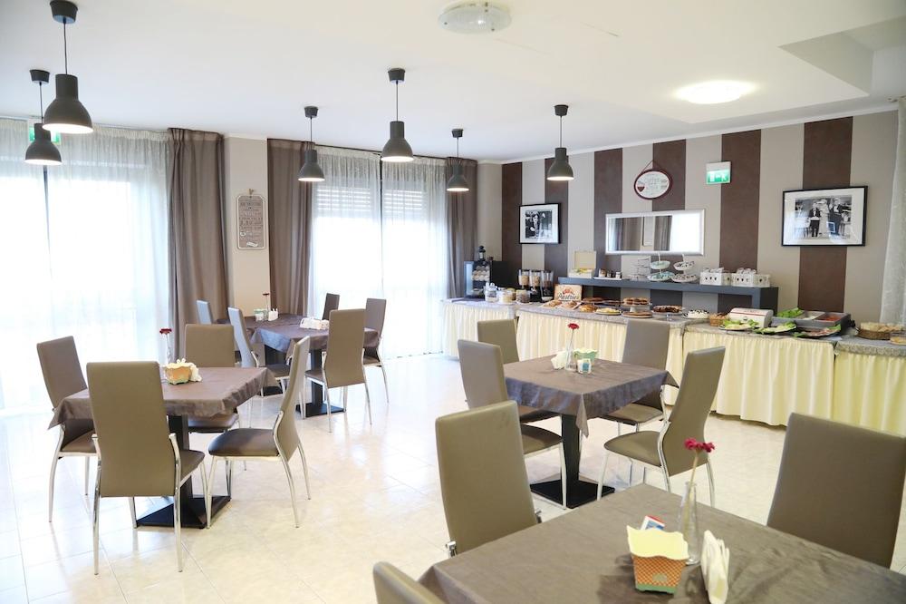 Hotel Fidenza Dış mekan fotoğraf