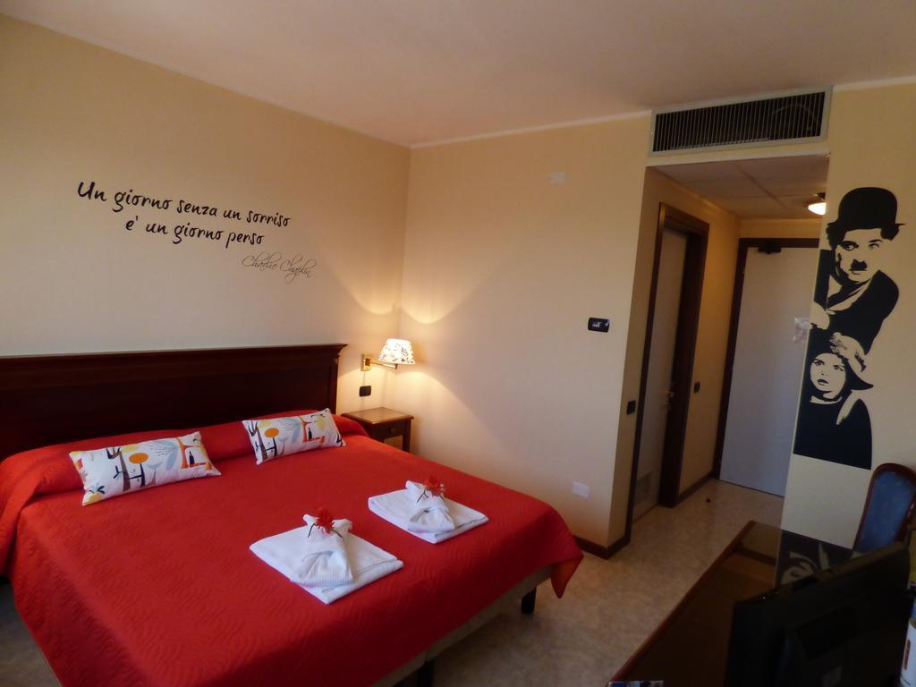 Hotel Fidenza Dış mekan fotoğraf